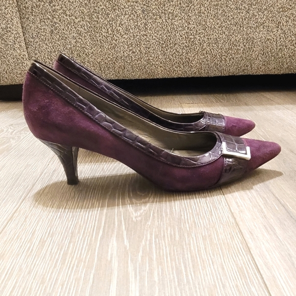 Bandolino | Purple | Suede | Pointed-Toe | Kitten Heels | Size 6.5 M - Picture 3 of 10